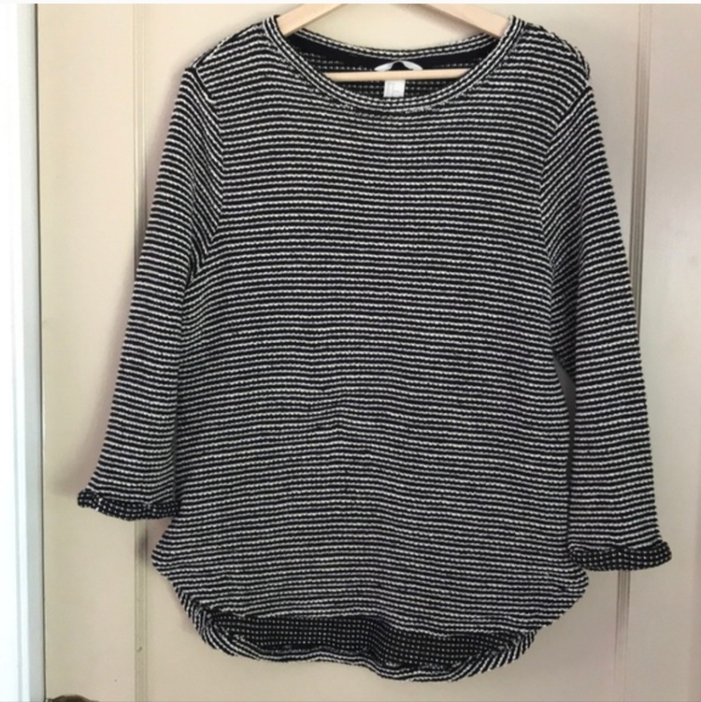 H&M black and white textured top